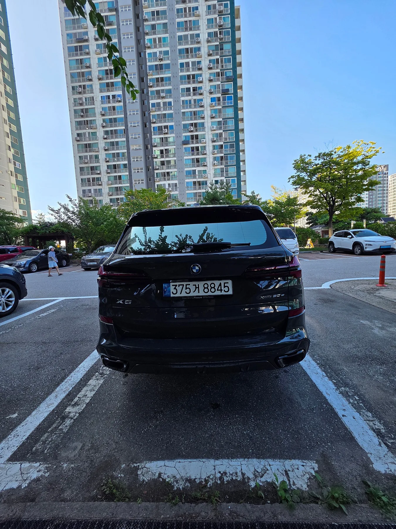 BMW X5 50e 온라인 에디션 2024 청록 사진 3