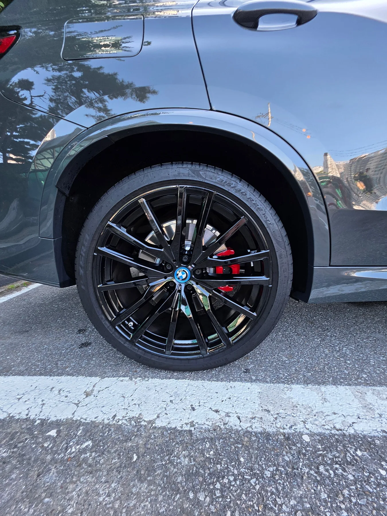 BMW X5 50e 온라인 에디션 2024 청록 사진 6