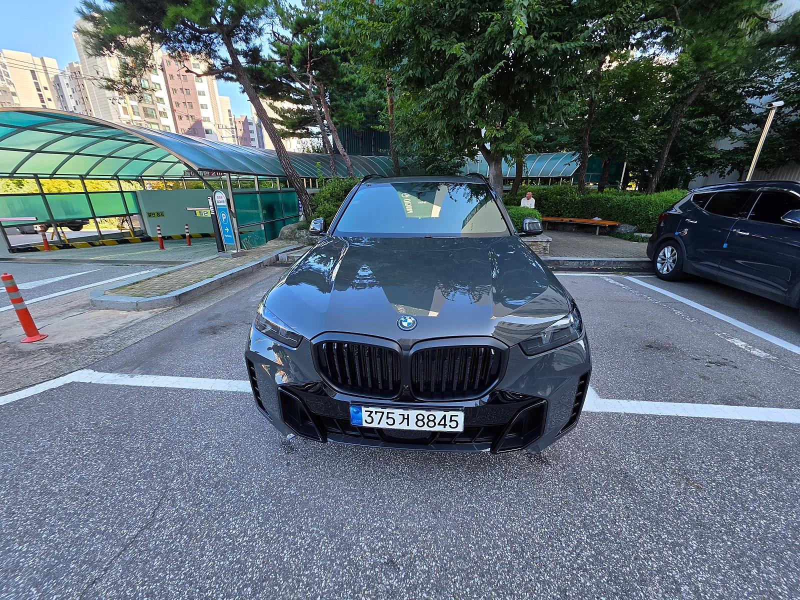 BMW X5 50e 온라인 에디션 2024 청록 사진 8