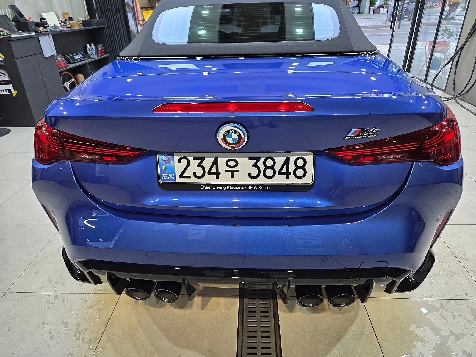 BMW M4 컨버터블 컴페티션 LCI 2024 포티마오 블루 사진 4