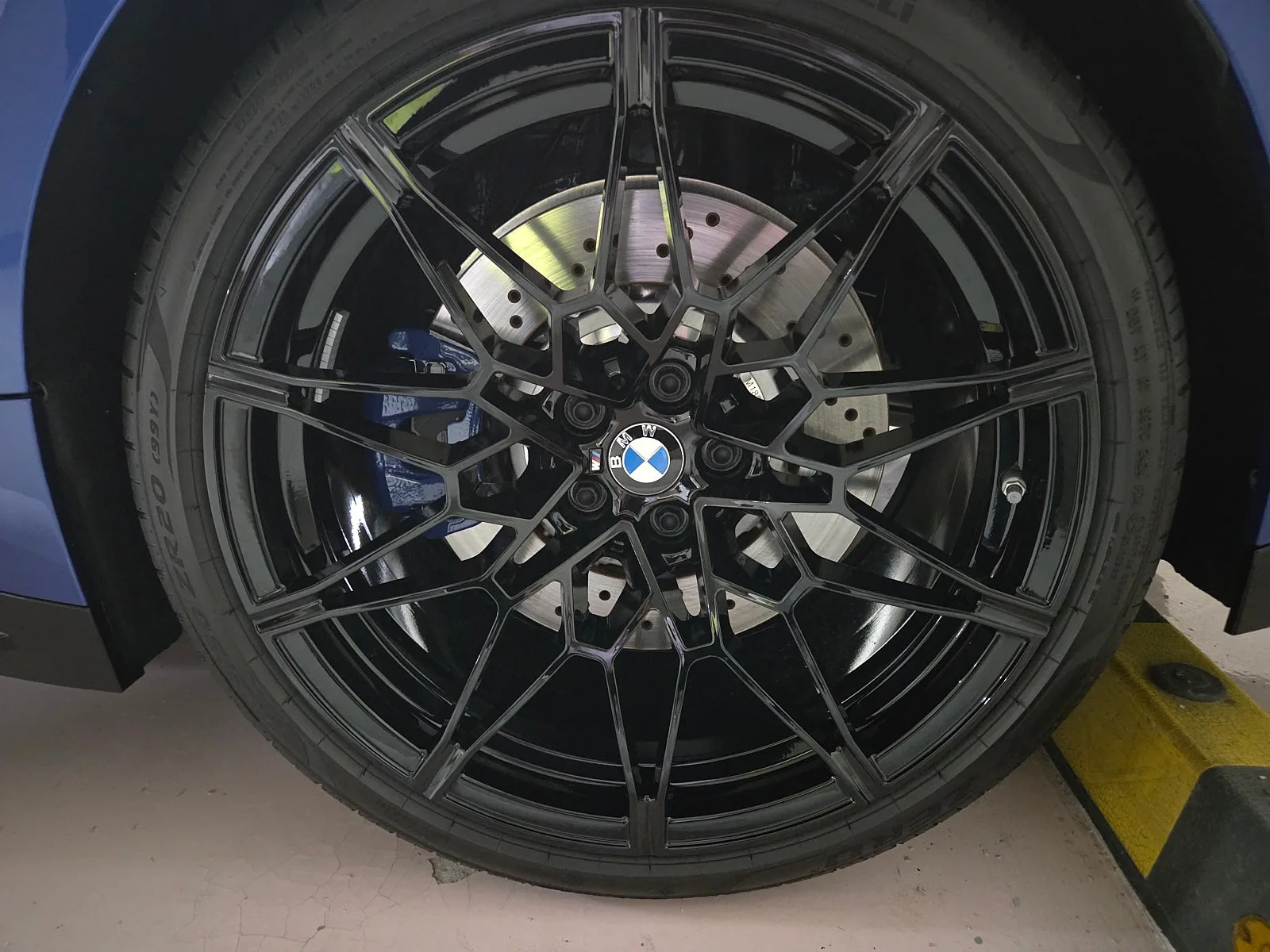 BMW M4 컨버터블 컴페티션 LCI 2024 포티마오 블루 사진 8