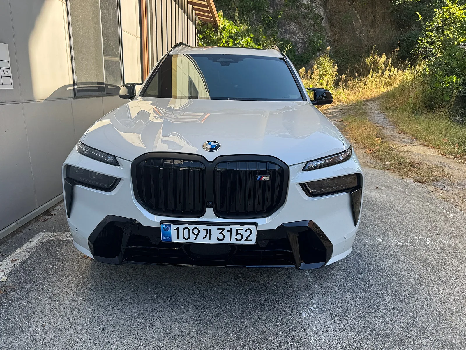 BMW X7 M60i 2025 화이트 사진 1