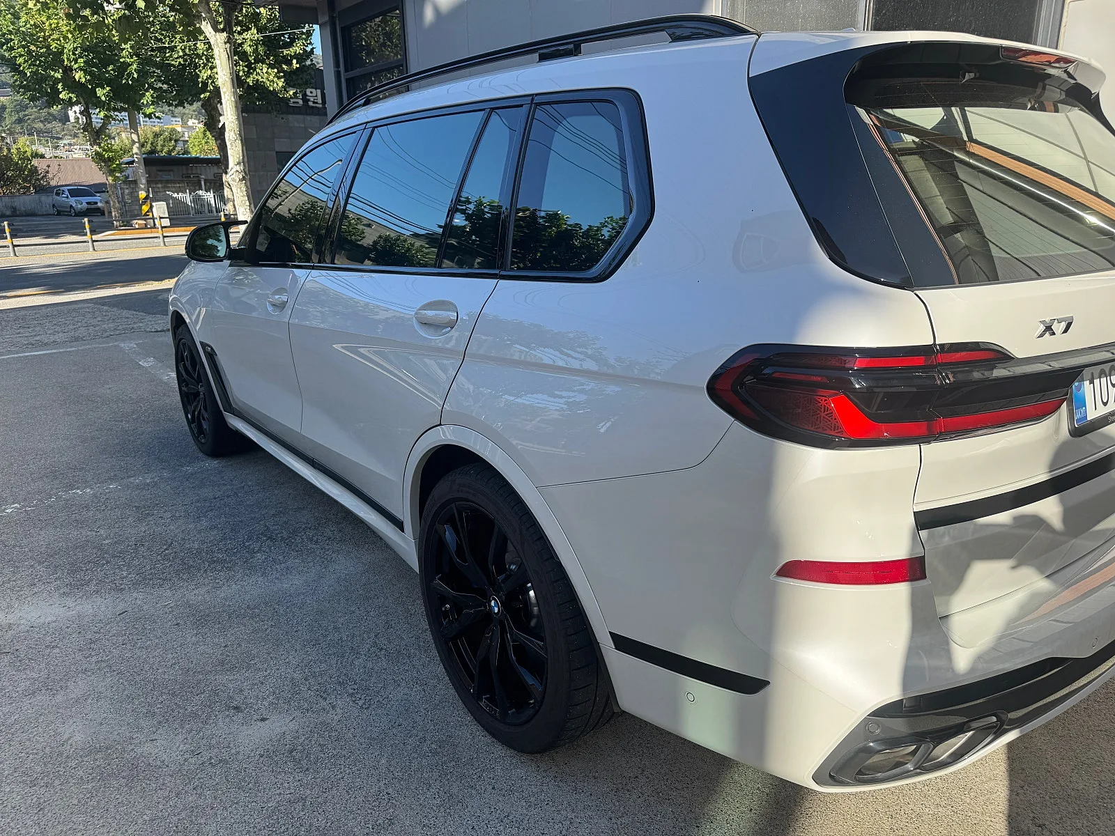 BMW X7 M60i 2025 화이트 사진 5