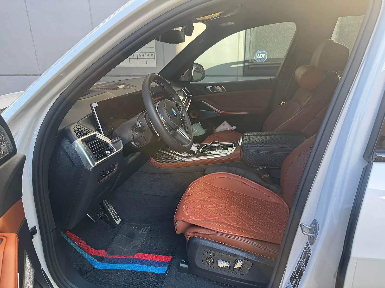 BMW X7 M60i 2025 화이트 사진 8
