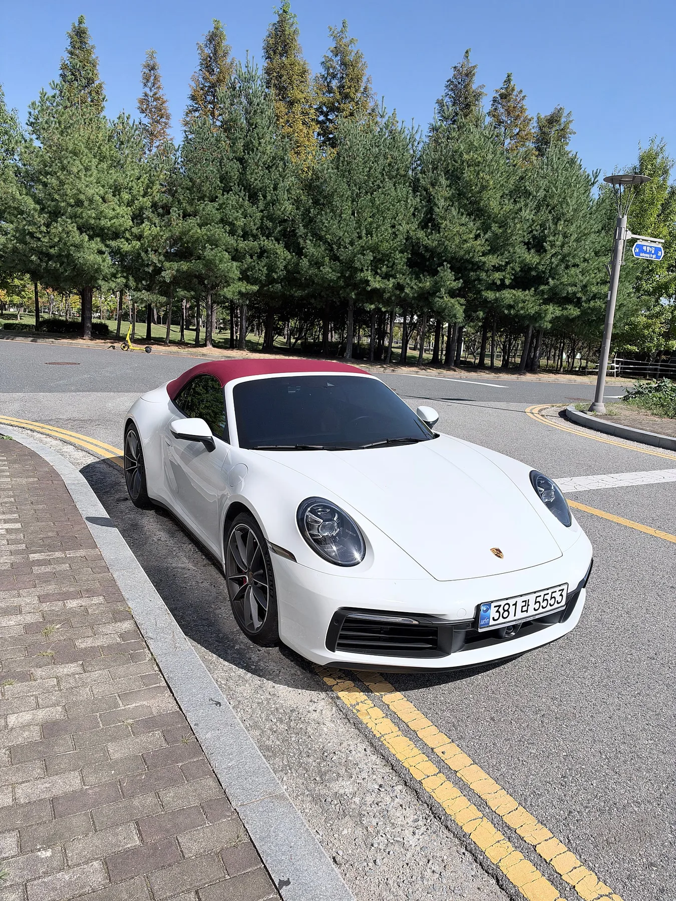 포르쉐 911 카리브올레 카레라S 2021 화이트 사진 4