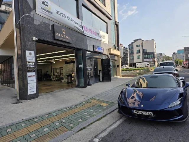페라리 F8 스파이더 2021 블루 사진 2