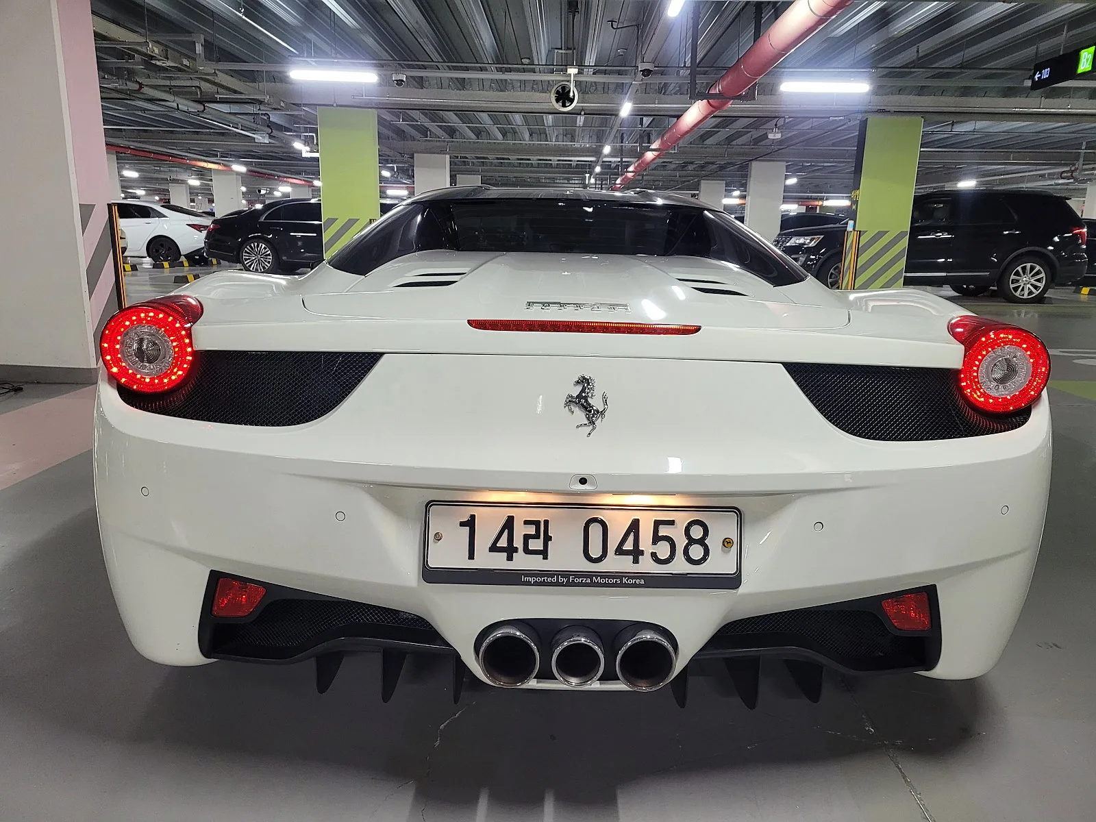 페라리 458 스파이더 2014 화이트 사진 5