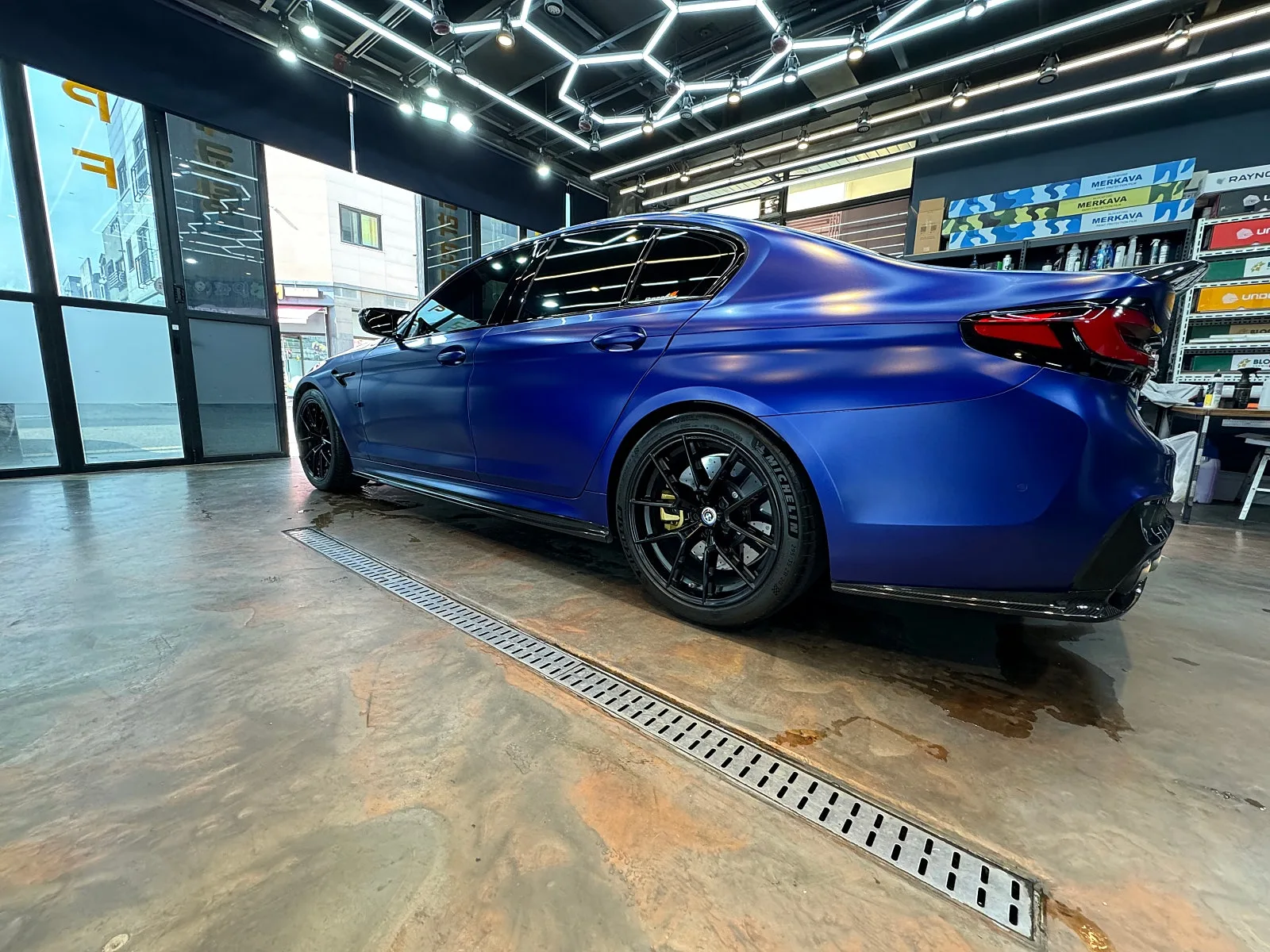 BMW M5 F90 2020 프로즌 마리나블루 무광 사진 3