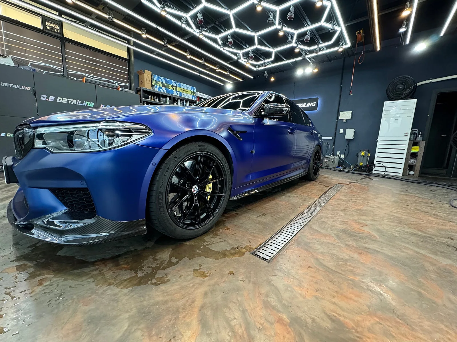 BMW M5 F90 2020 프로즌 마리나블루 무광 사진 4
