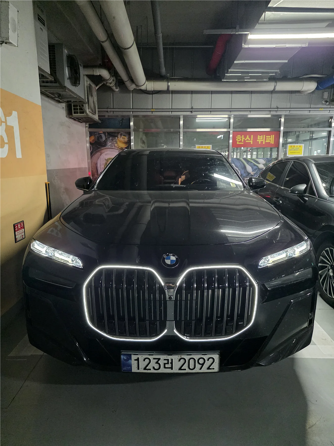 BMW 740i sDrive 2023 사파이어 블랙 사진 1