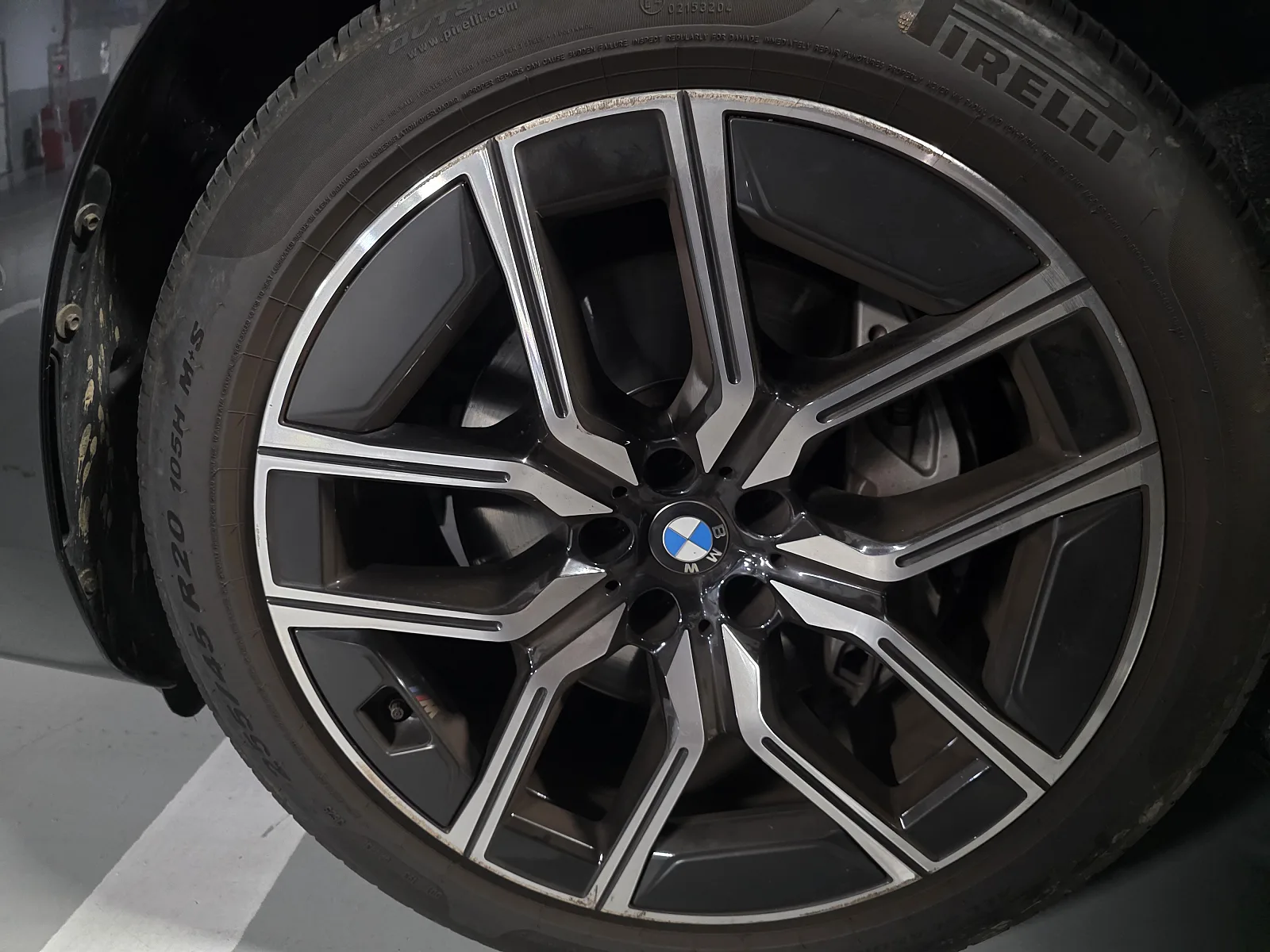 BMW 740i sDrive 2023 사파이어 블랙 사진 7
