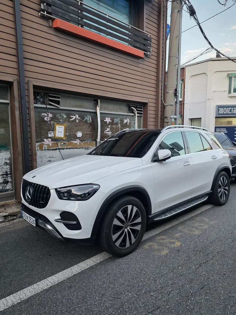 벤츠 GLE 350 4MATIC 2025 화이트 사진 2