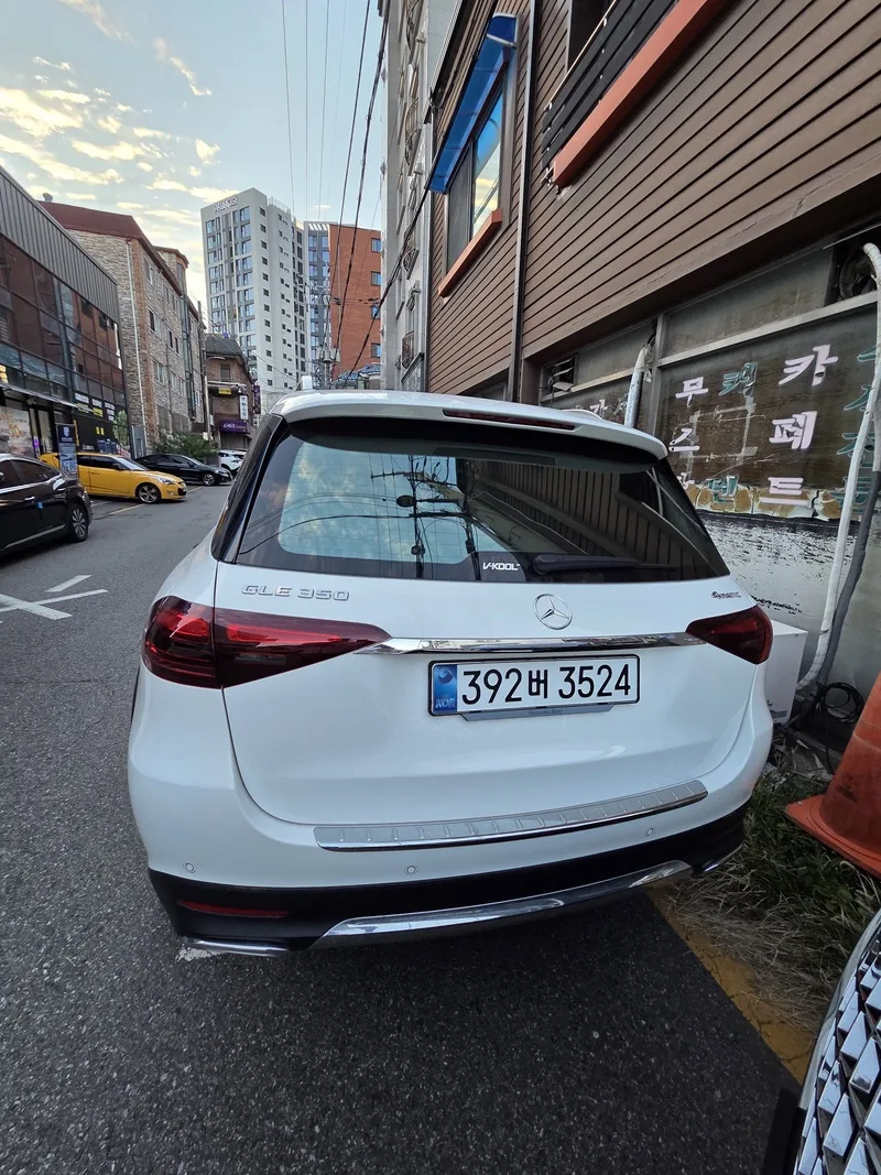 벤츠 GLE 350 4MATIC 2025 화이트 사진 3