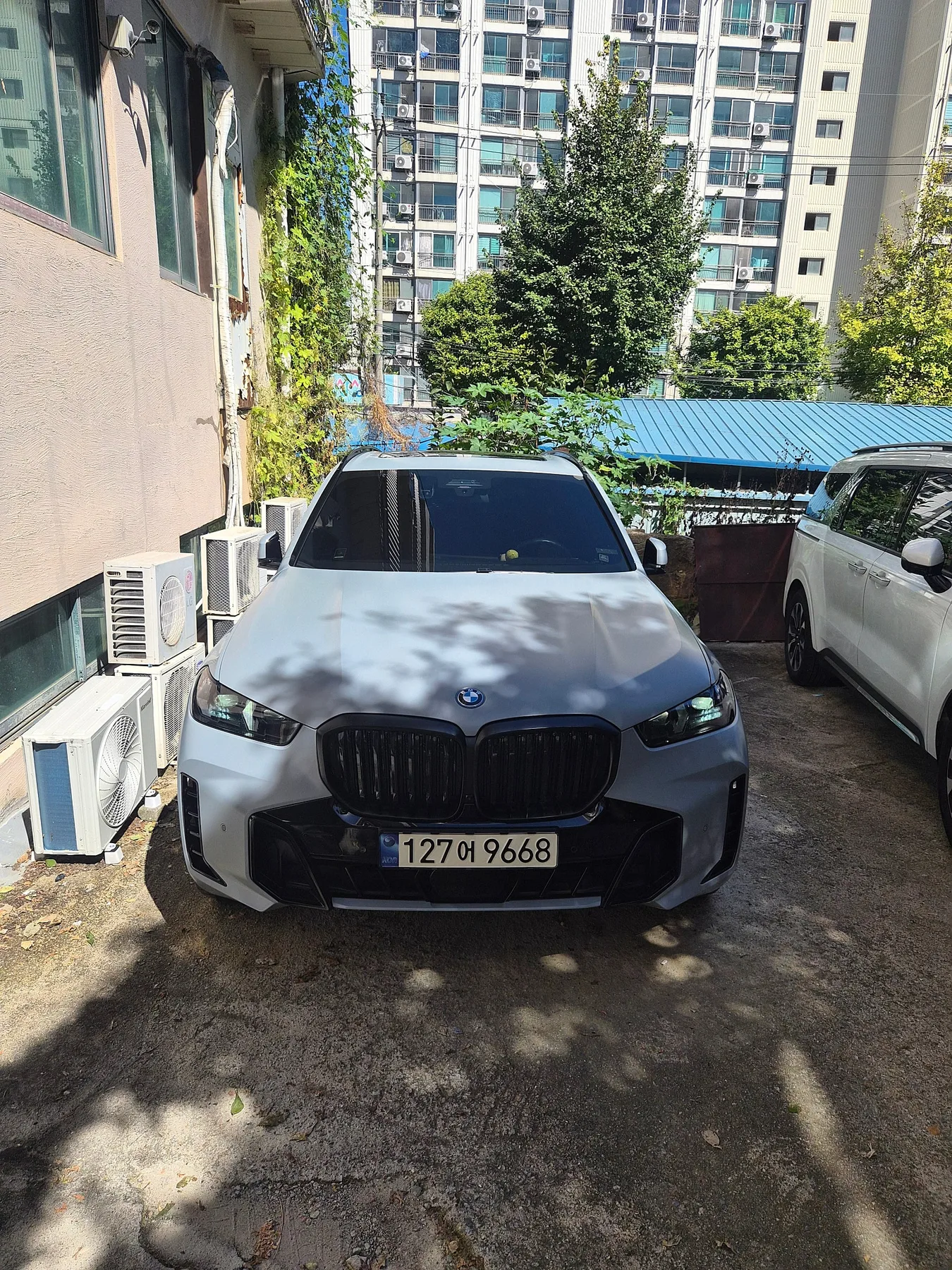 BMW X5 50e M스포츠 2023 화이트 사진 5