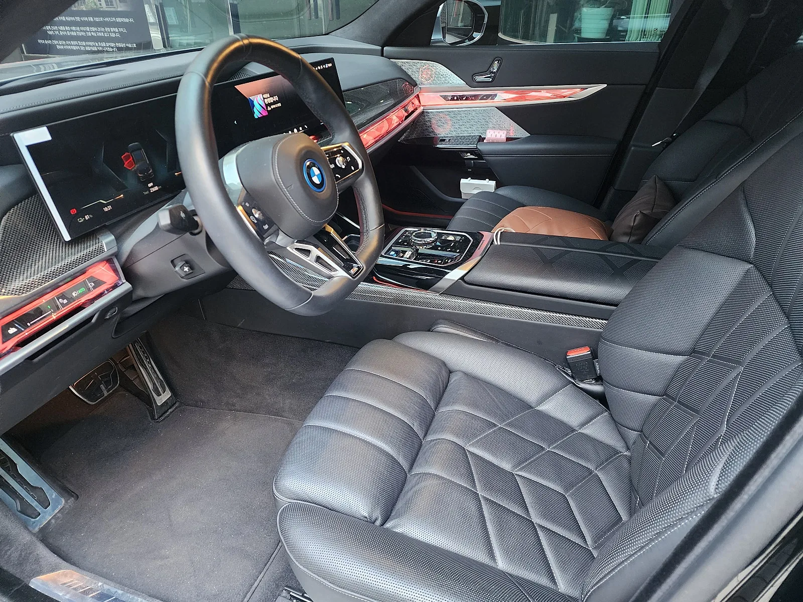 BMW i7 xDrive 60 MSP 2024 투톤(검정) 사진 7