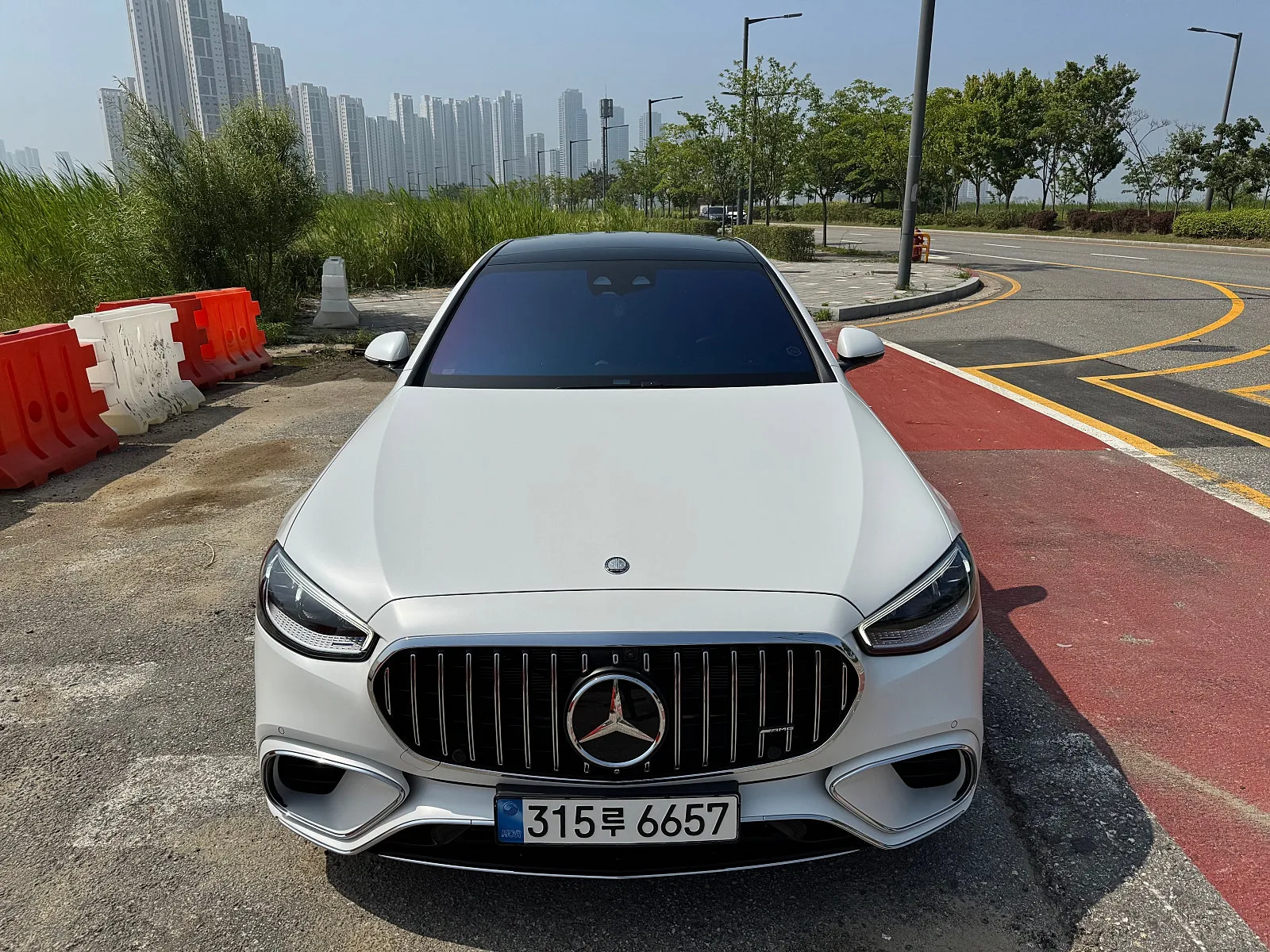 벤츠 S63 E 퍼포먼스 4MATIC 2024 화이트 사진 5