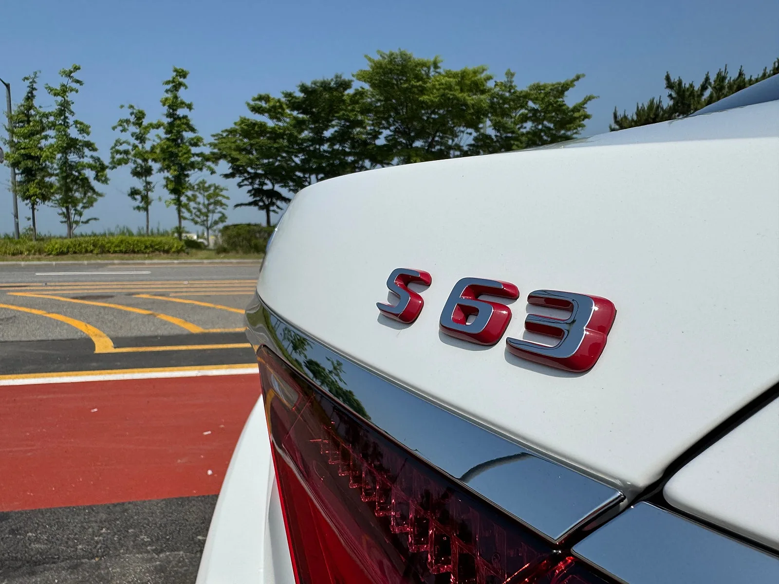 벤츠 S63 E 퍼포먼스 4MATIC 2024 화이트 사진 6
