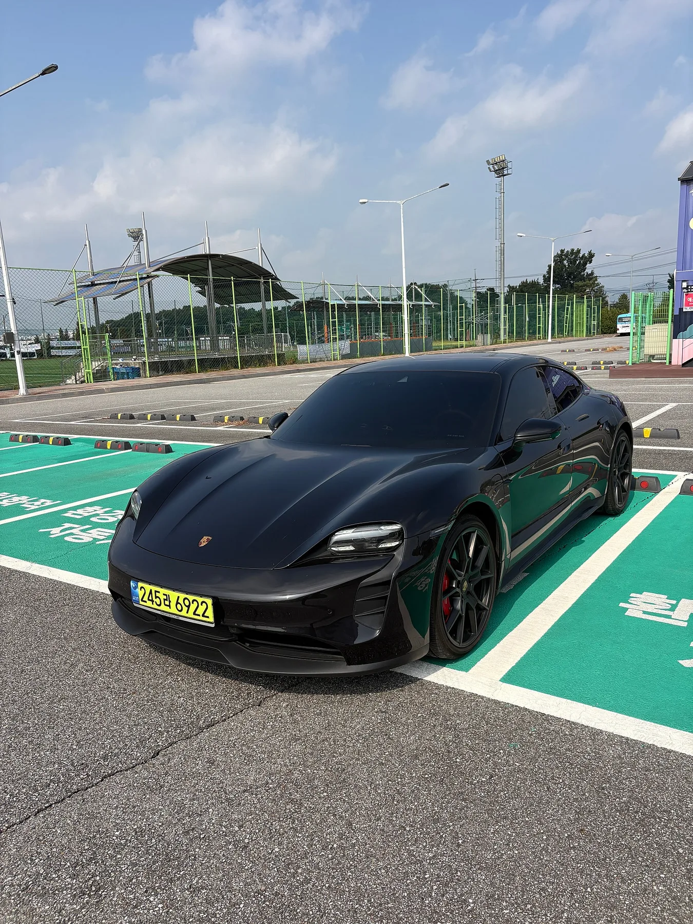 포르쉐 타이칸 GTS 2023 블랙 사진 1