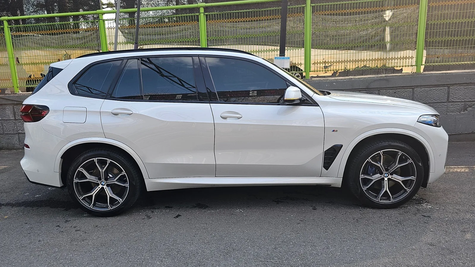 BMW X5 30D 2025 화이트 사진 3