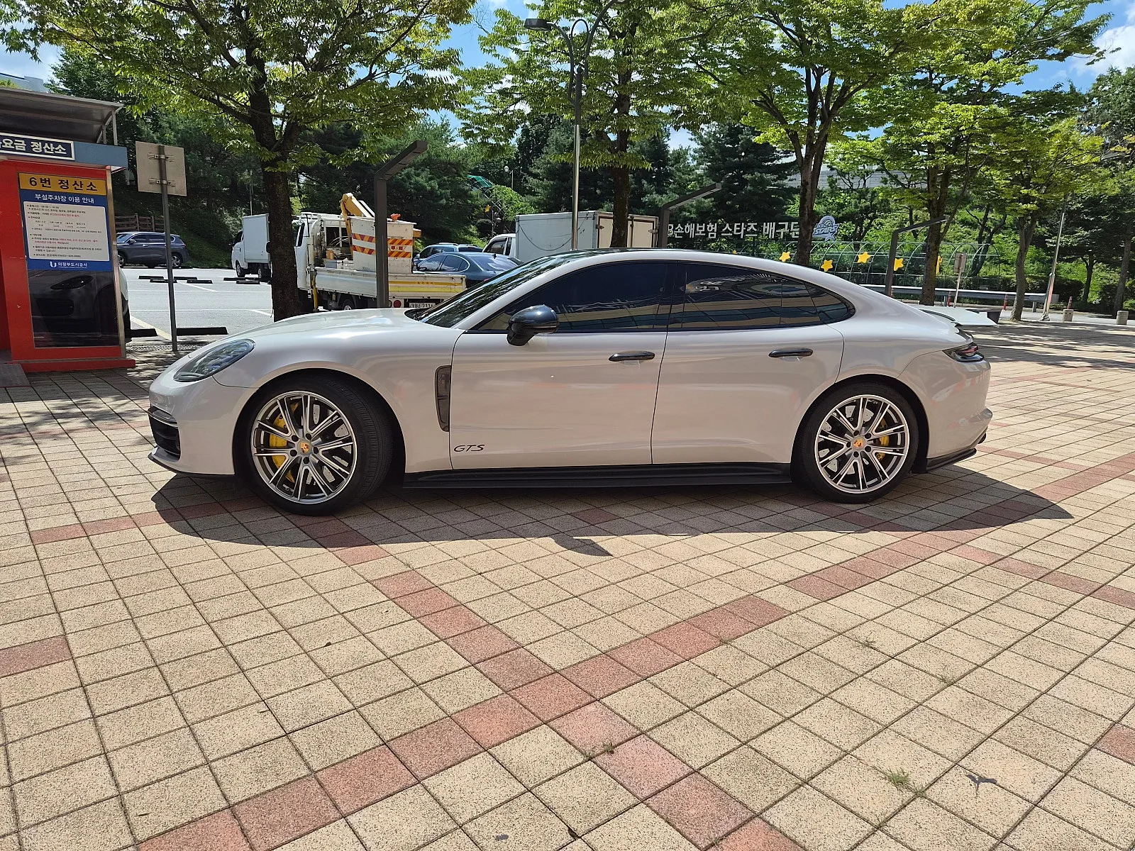포르쉐 파나메라 GTS 4.0 2021 화이트 사진 2