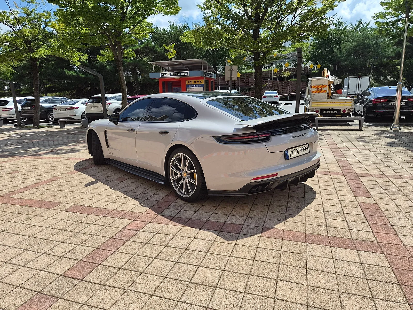 포르쉐 파나메라 GTS 4.0 2021 화이트 사진 3