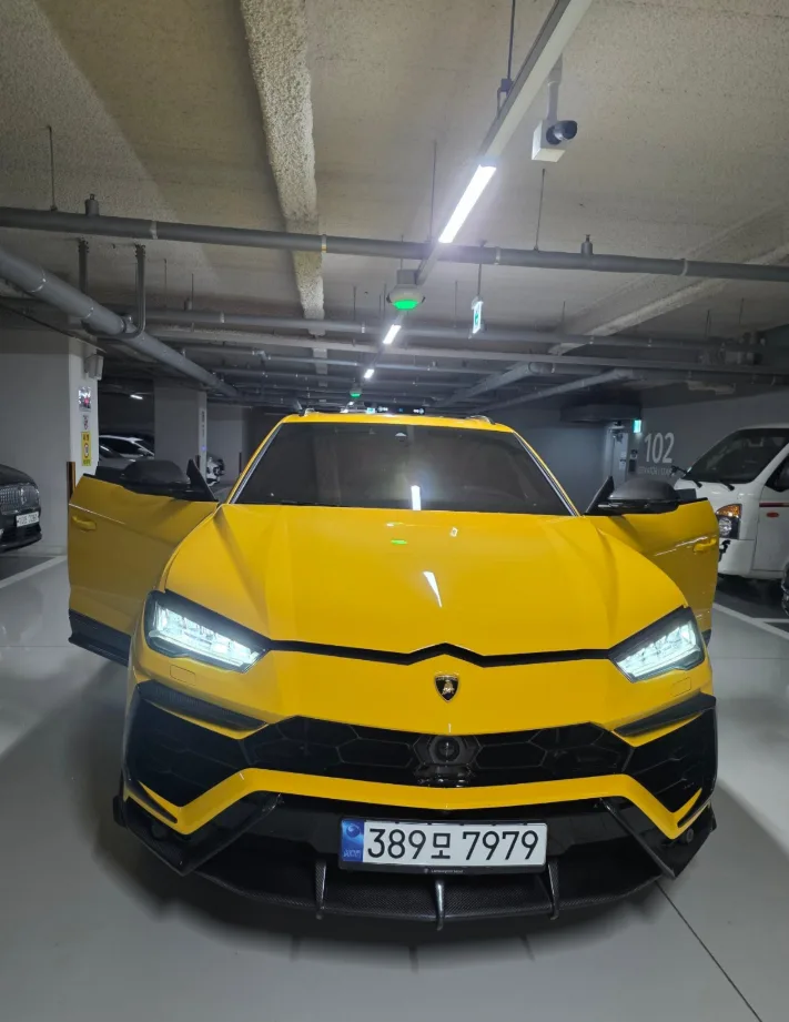 람보르기니 우루스 2023 노란색 사진 8