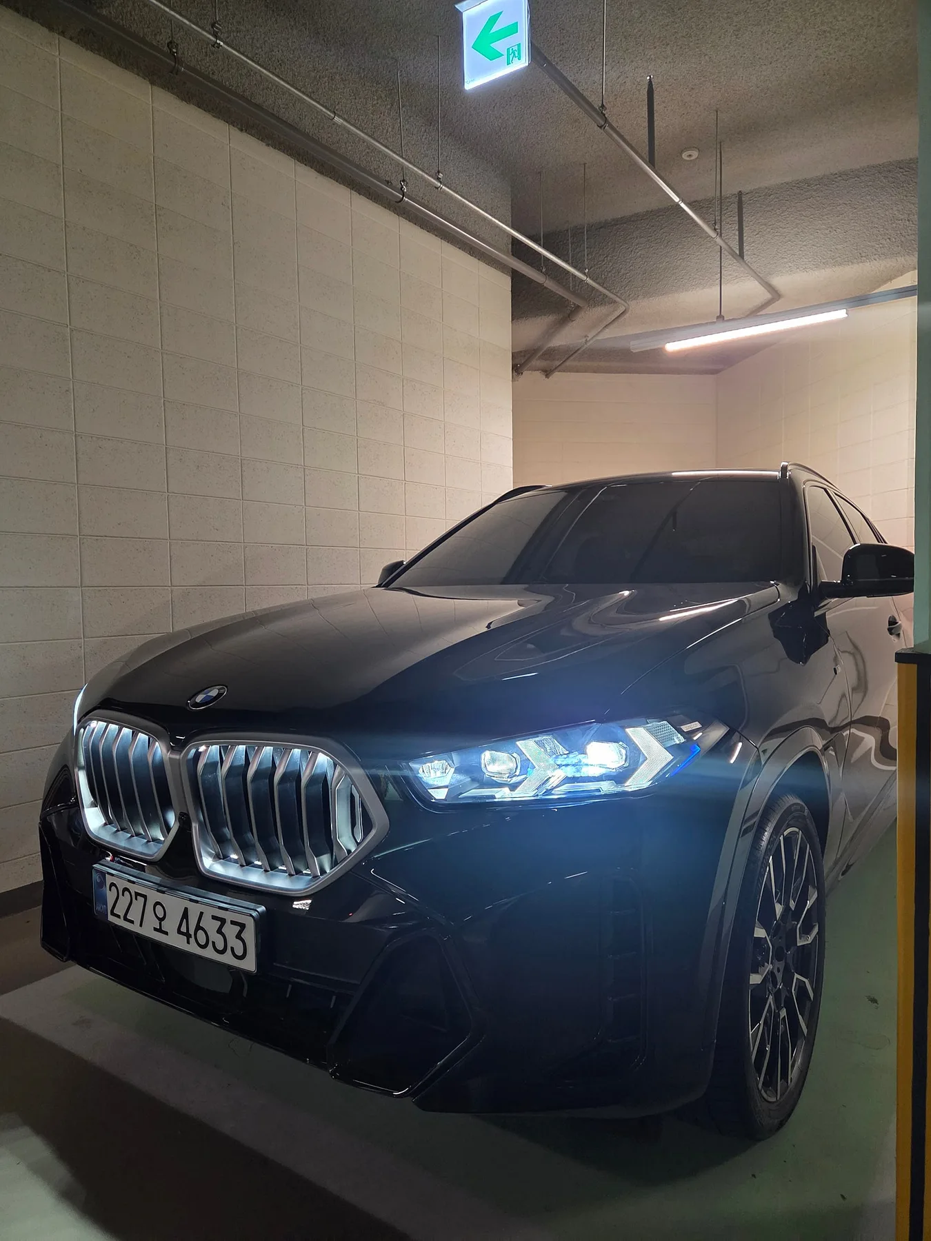 BMW X6 xDrive 40I M스포츠 2024 블랙 사진 2