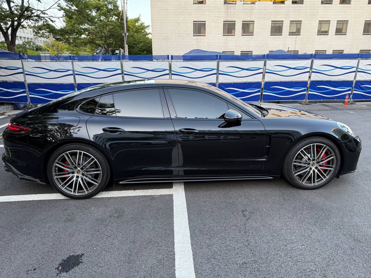 포르쉐 파나메라 GTS 2019 블랙 사진 7