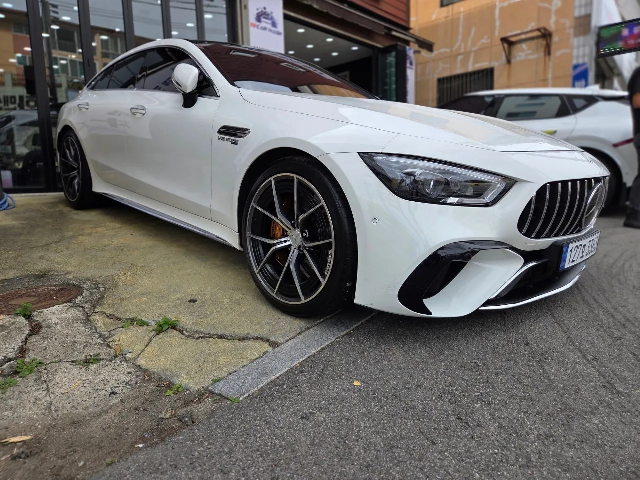 벤츠 AMG GT 63 S 4도어 2023 화이트 사진 3