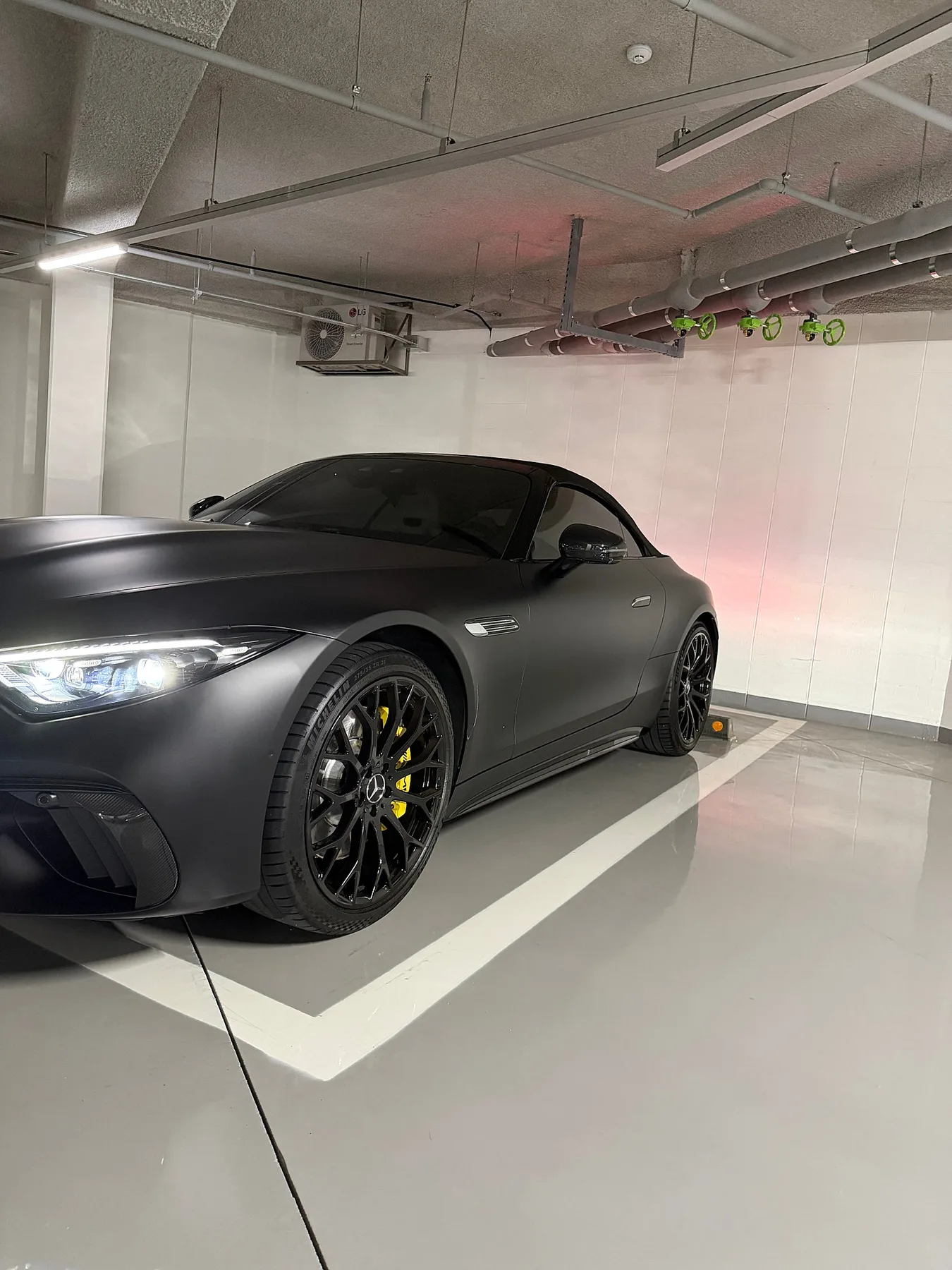 벤츠 SL63 AMG 퍼포먼스 패키지 2025 블랙 사진 5