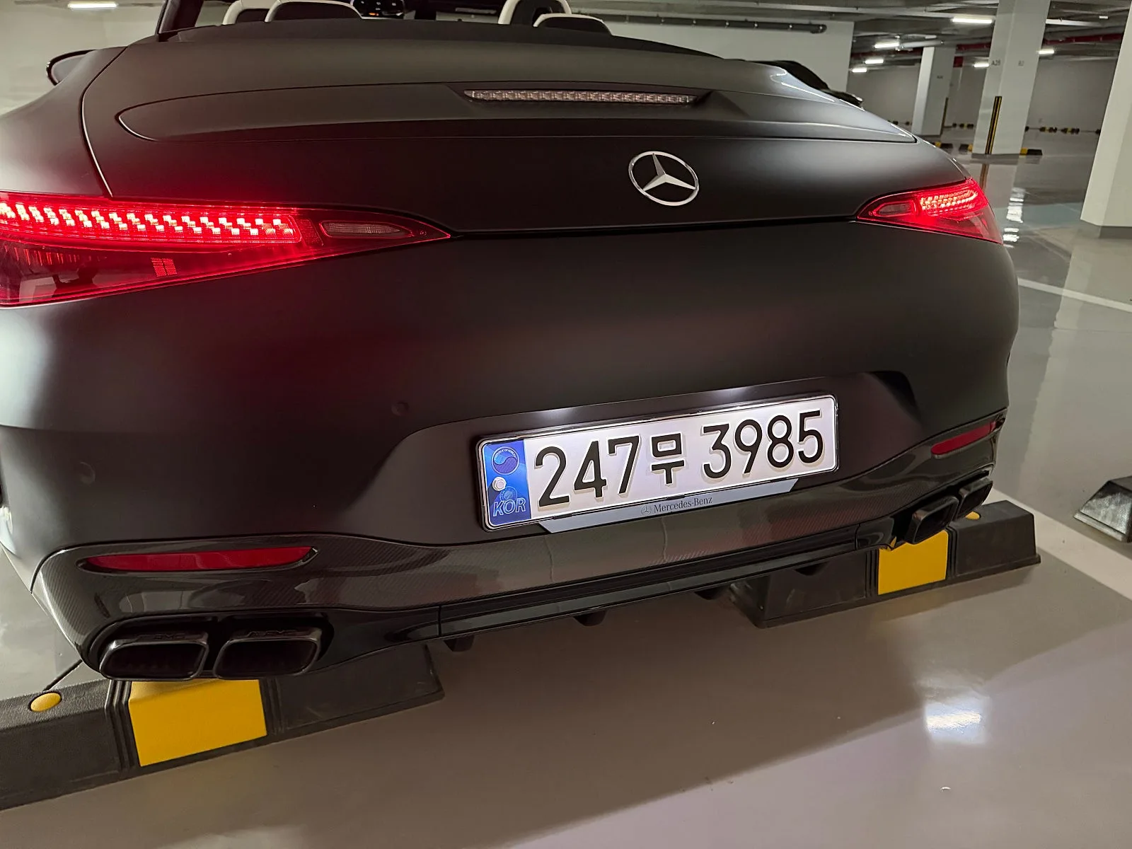 벤츠 SL63 AMG 퍼포먼스 패키지 2025 블랙 사진 8