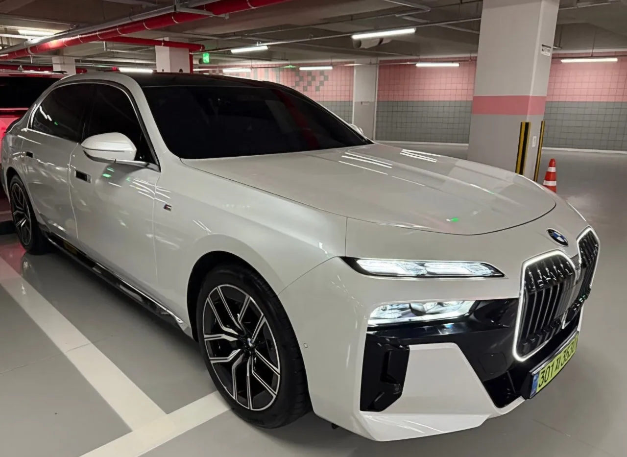 BMW 7시리즈 740i M스포츠 2024 화이트 사진 3