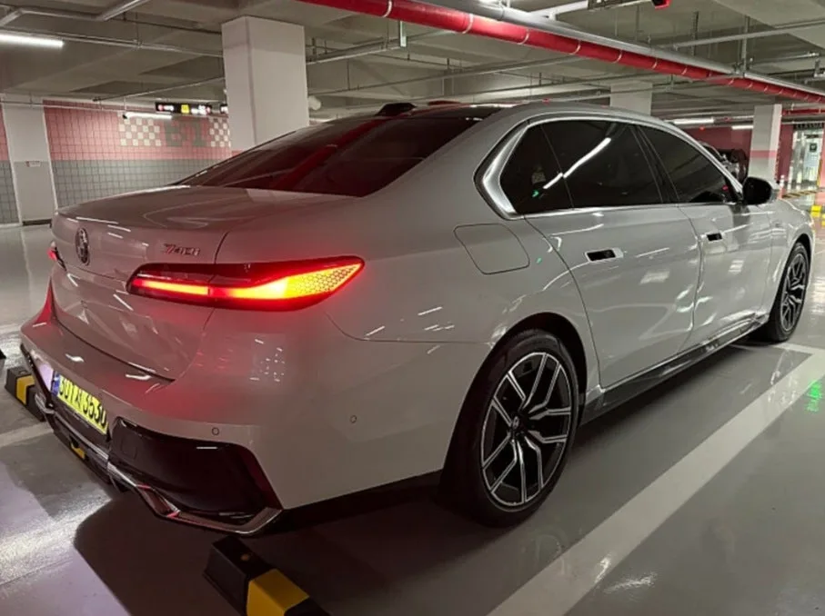BMW 7시리즈 740i M스포츠 2024 화이트 사진 4