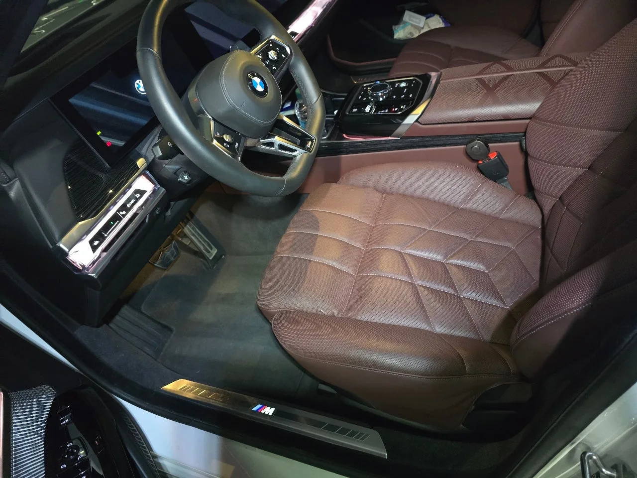 BMW 7시리즈 740i M스포츠 2024 화이트 사진 8