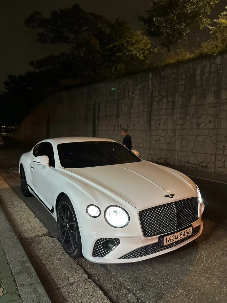 벤틀리 컨티넨탈 GT 6.0 W12 2019 화이트 사진 1