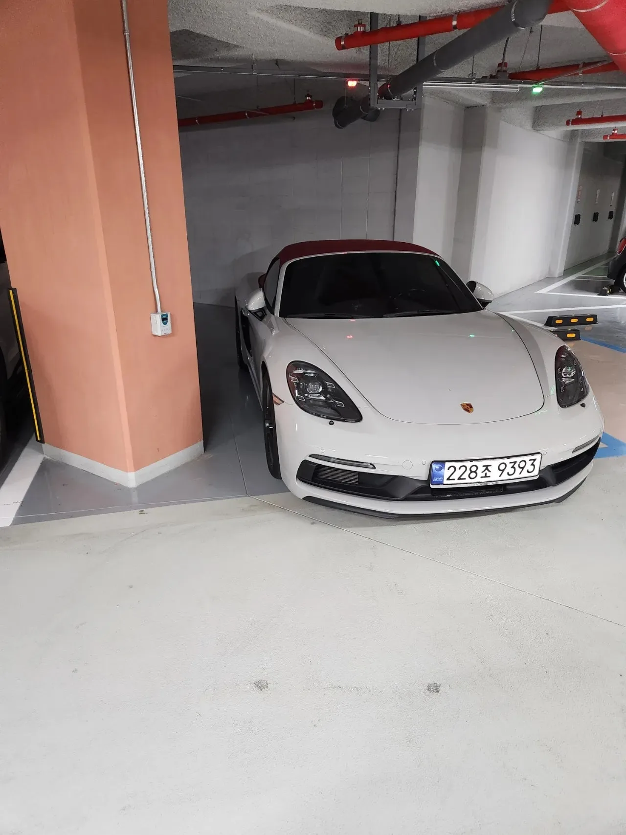 포르쉐 박스터 4.0 GTS 2024 실버 사진 3