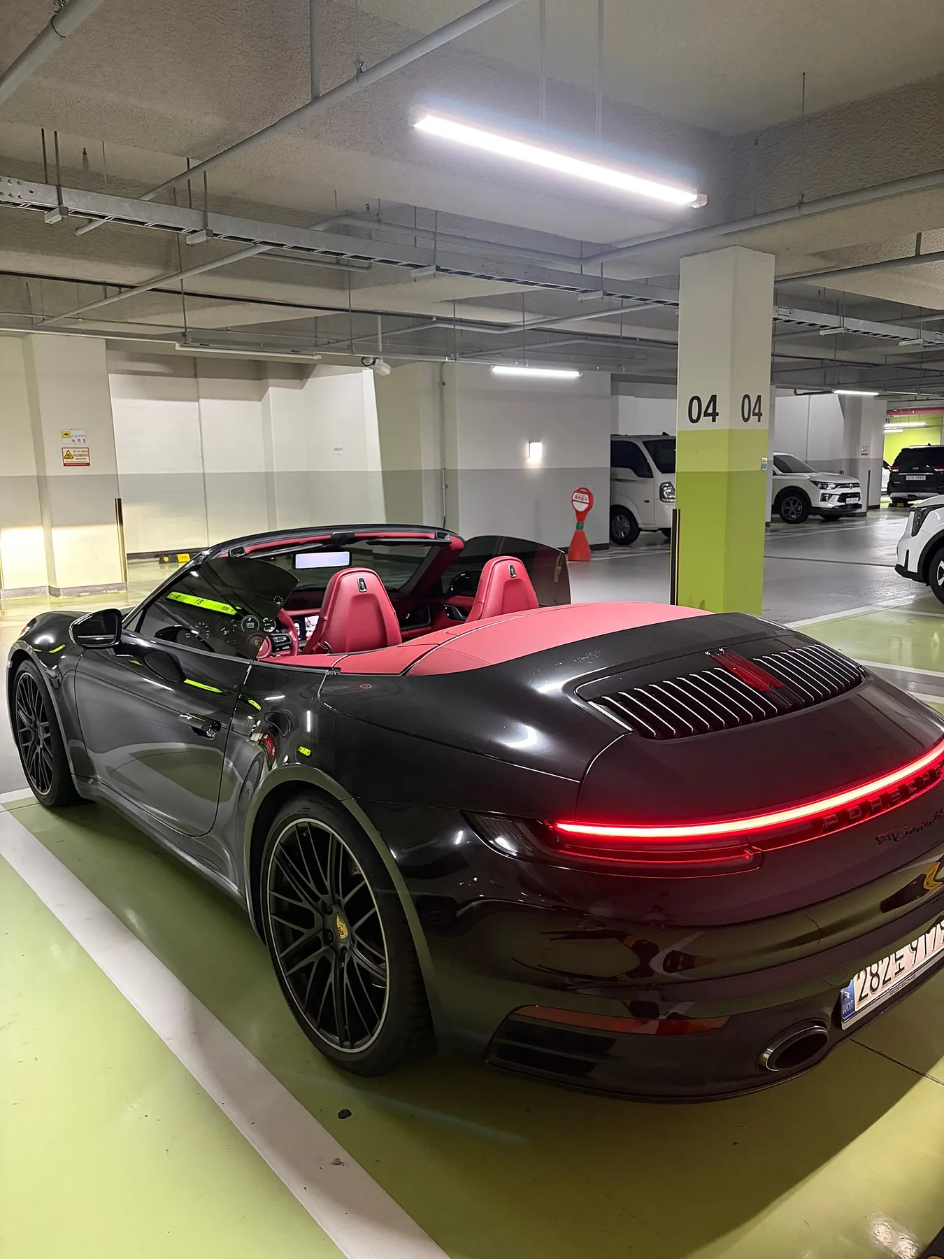 포르쉐 911 4S 카브리올레 2021 검정색(랩핑) 사진 6