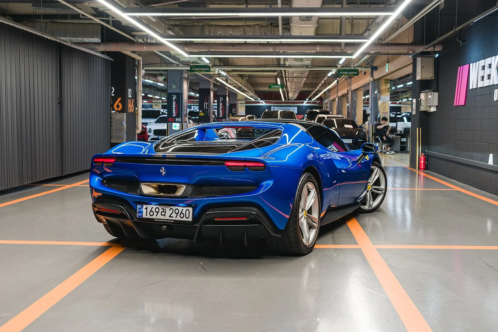 페라리 296 GTS 2025 블루 사진 5