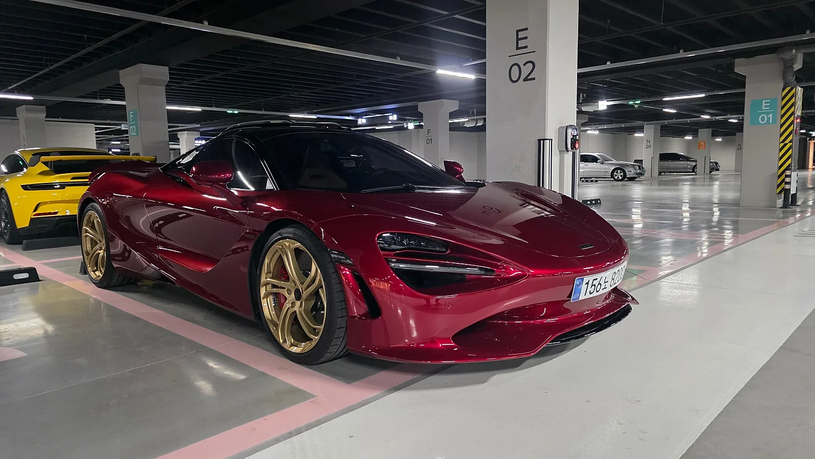 맥라렌 750S 스파이더 2026 버건디 사진 1