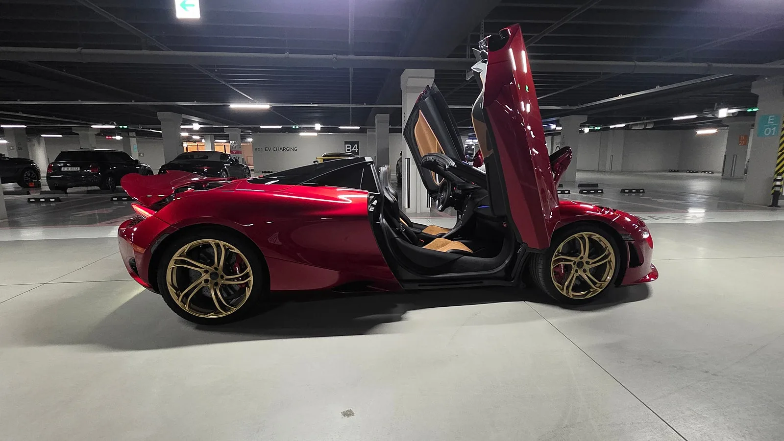 맥라렌 750S 스파이더 2026 버건디 사진 7