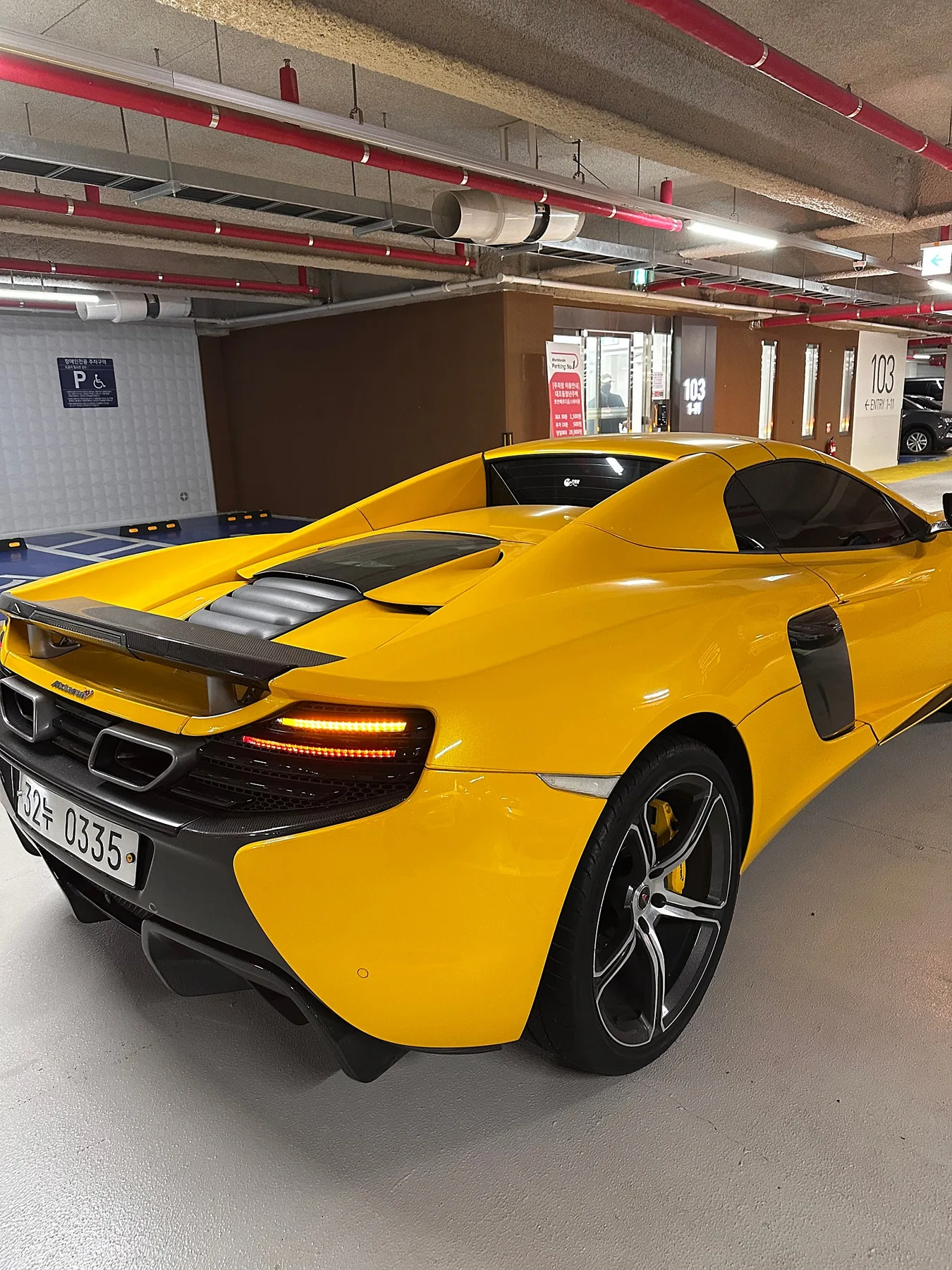 맥라렌 650S 스파이더 2016 옐로 사진 7