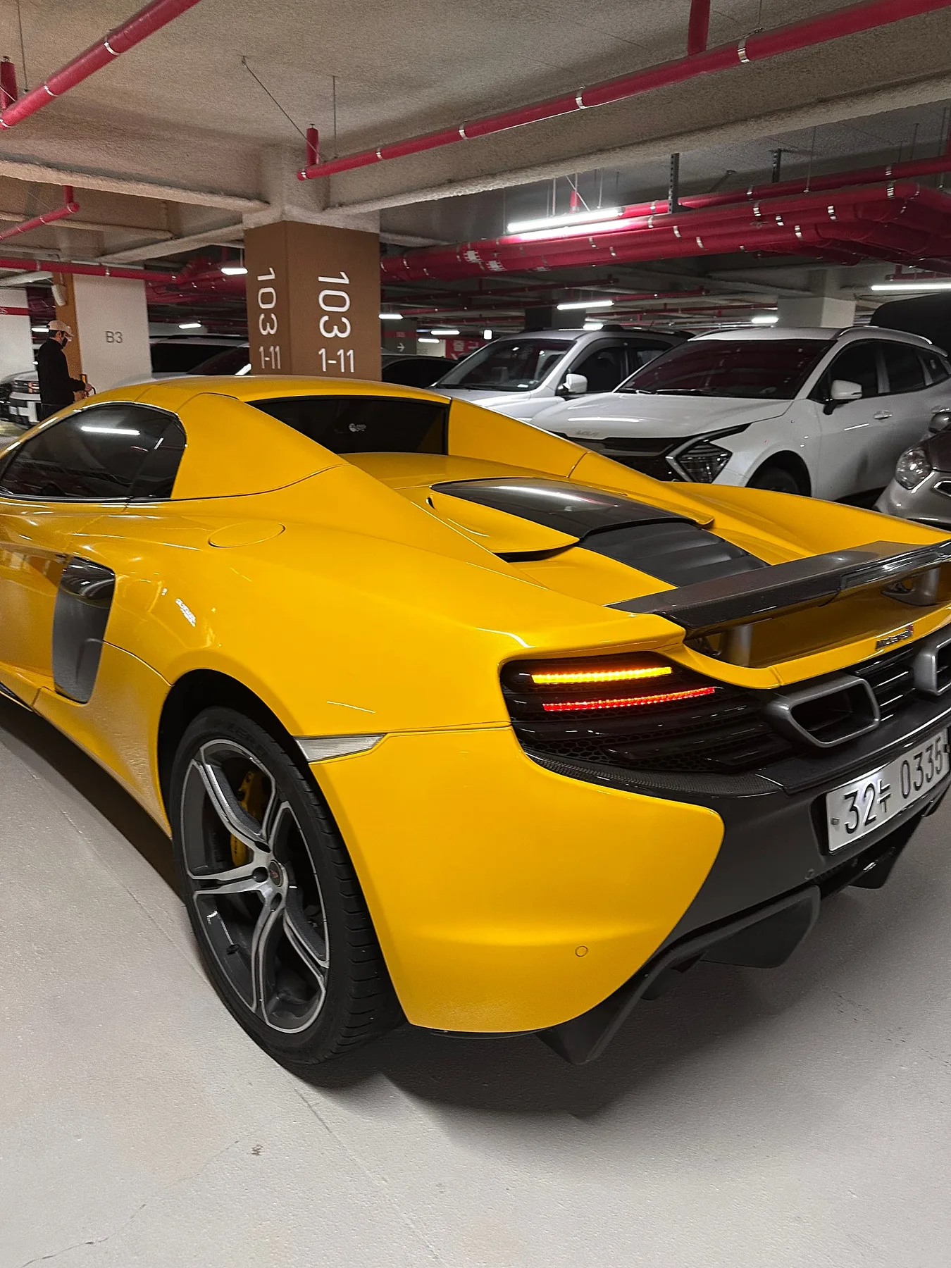 맥라렌 650S 스파이더 2016 옐로 사진 8