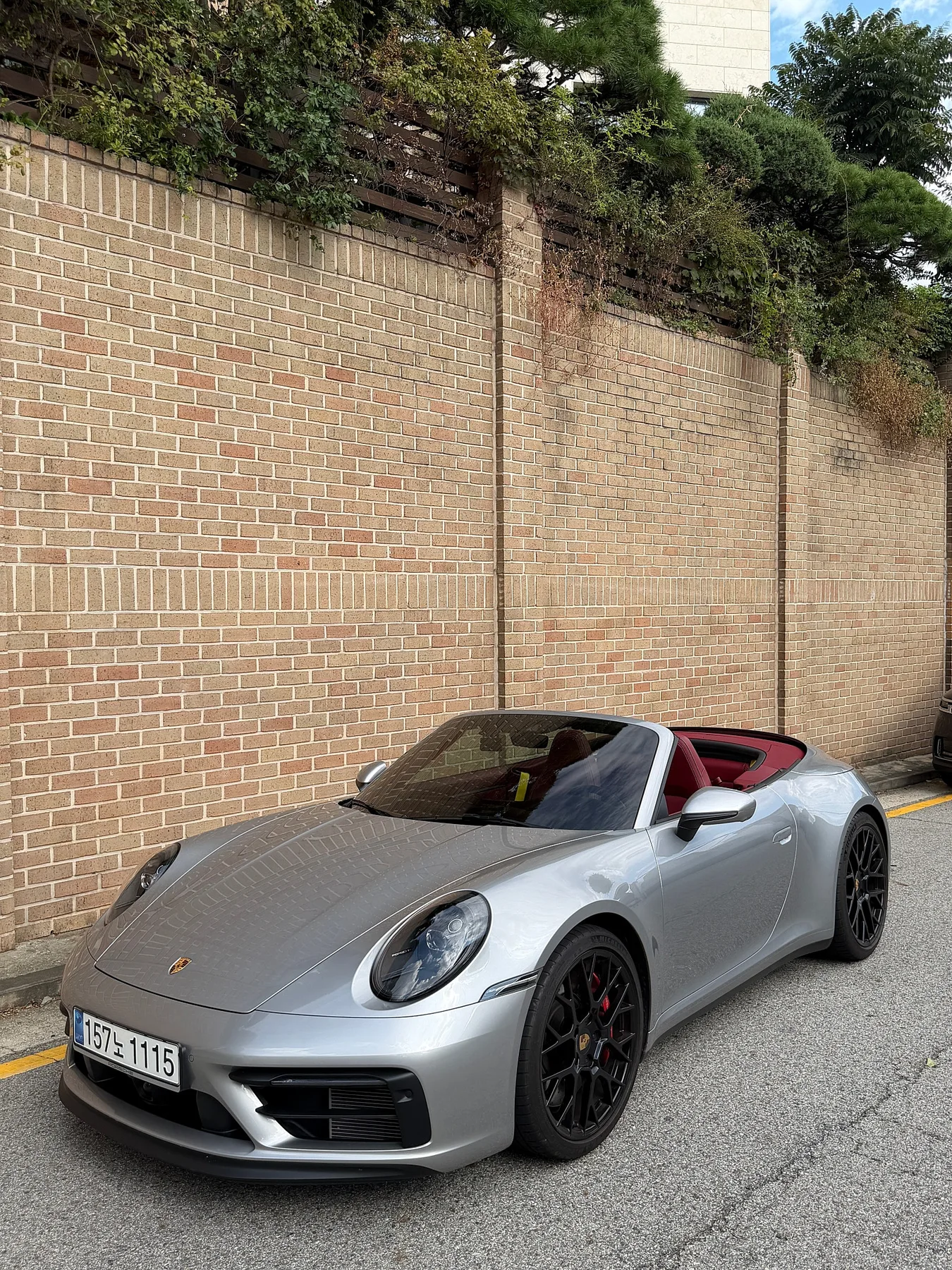 포르쉐 911 GTS 카브리올레 2023 GT실버 사진 1