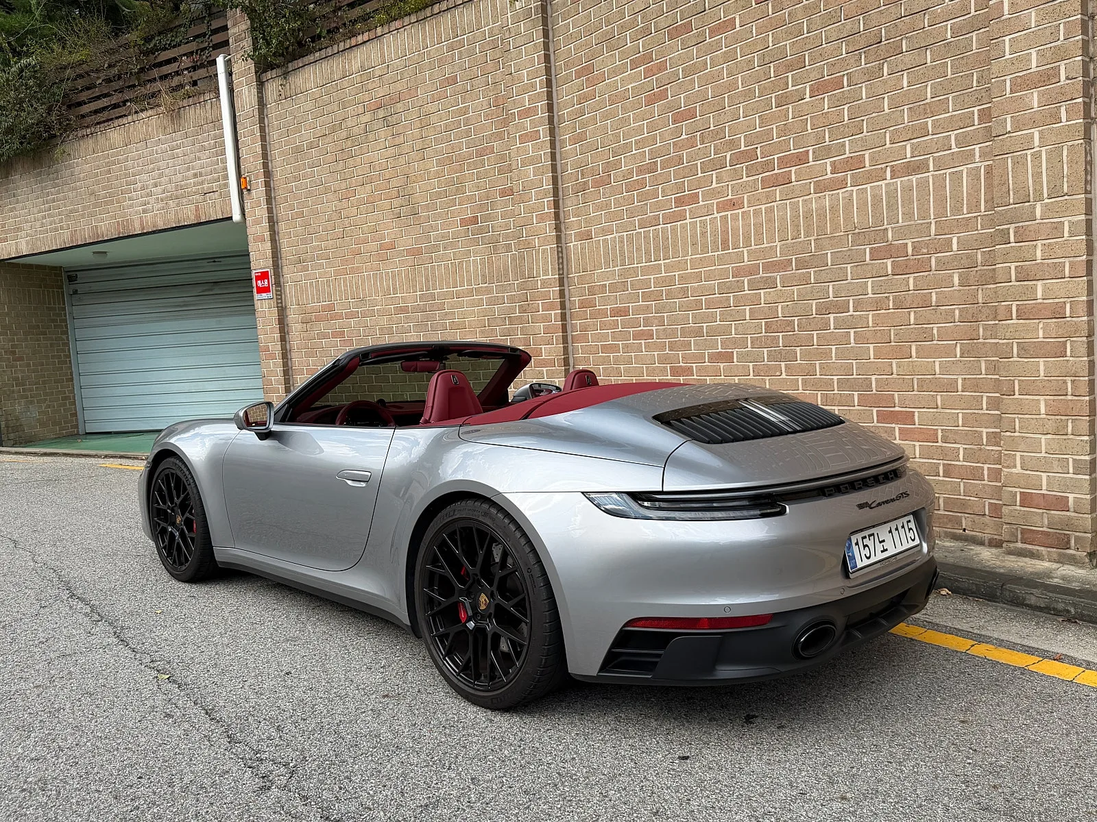 포르쉐 911 GTS 카브리올레 2023 GT실버 사진 5