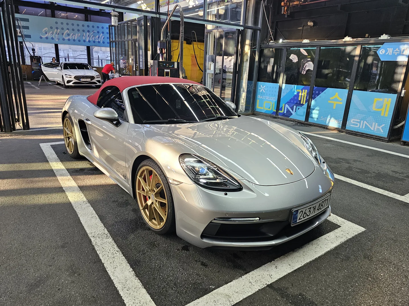 포르쉐 718 박스터 GTS 4.0 2023 GT실버 사진 3