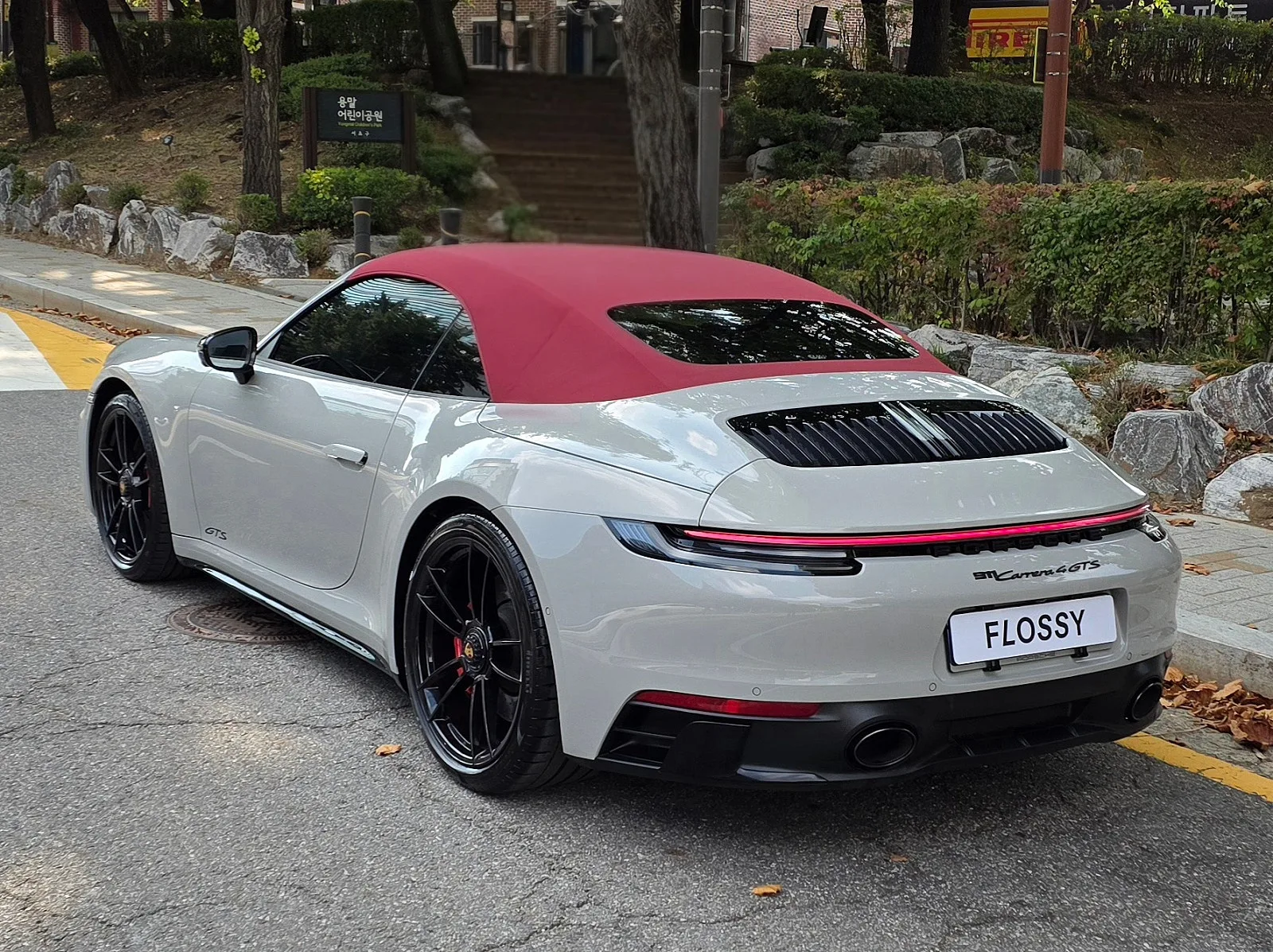 포르쉐 911 카레라 4 GTS 카브리올레 2022 크레용 사진 4