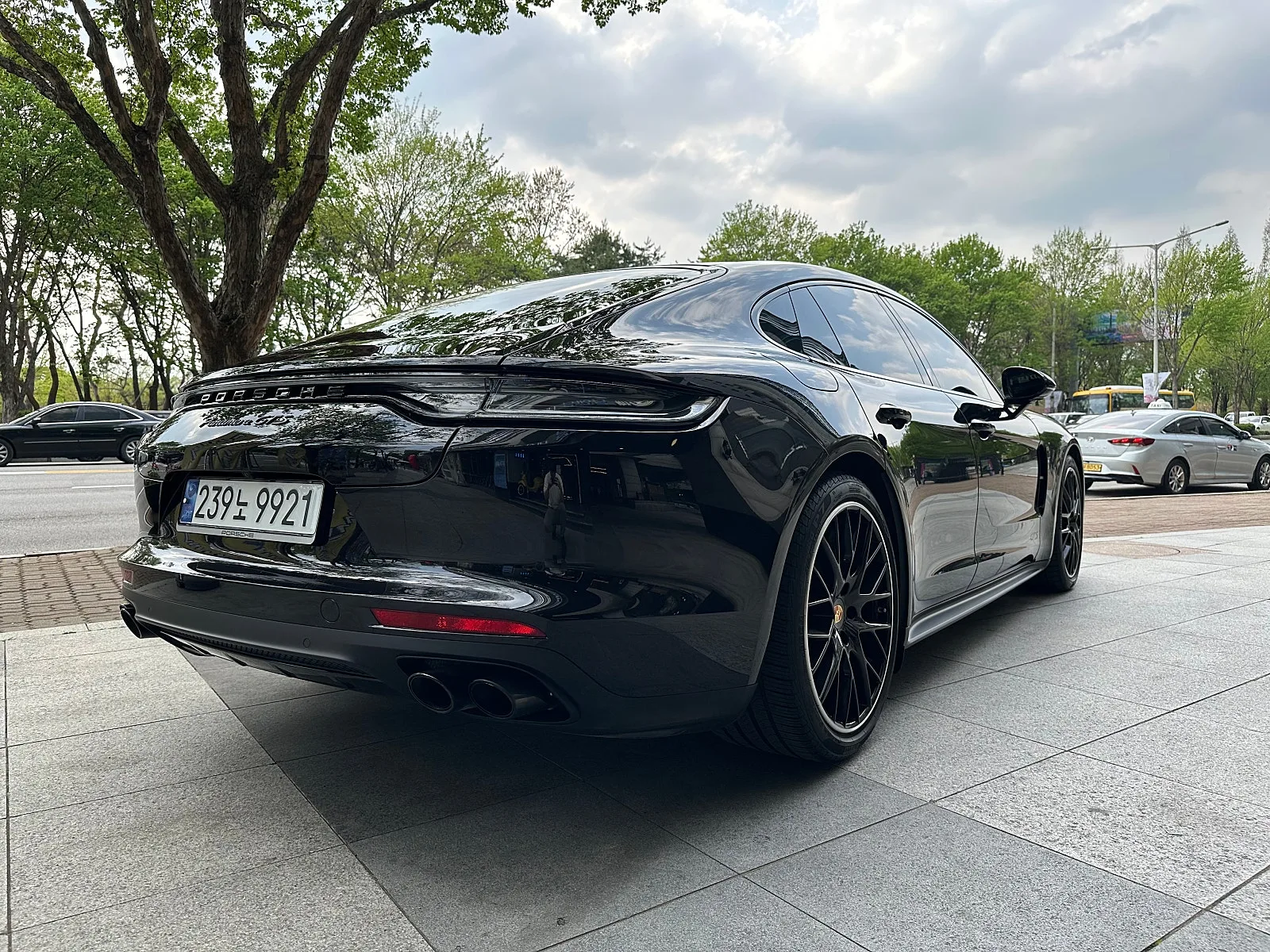 포르쉐 파나메라 GTS 4.0 2024 제트블랙 사진 1