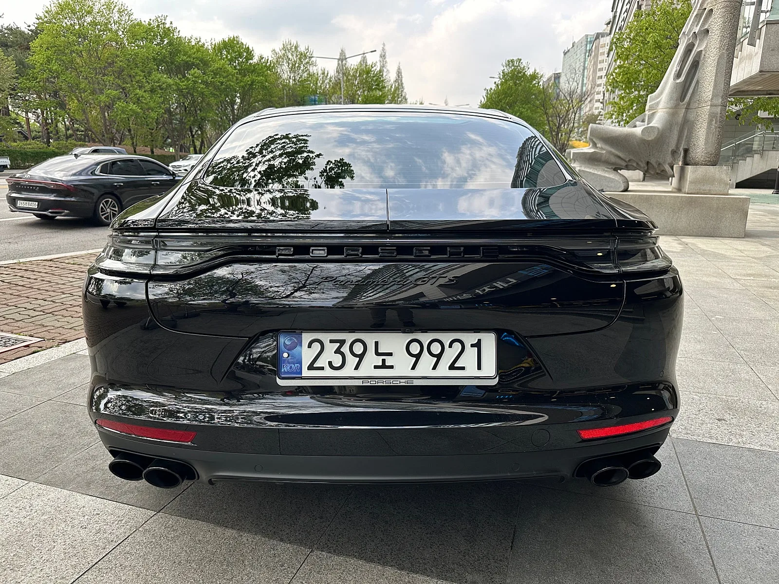 포르쉐 파나메라 GTS 4.0 2024 제트블랙 사진 2