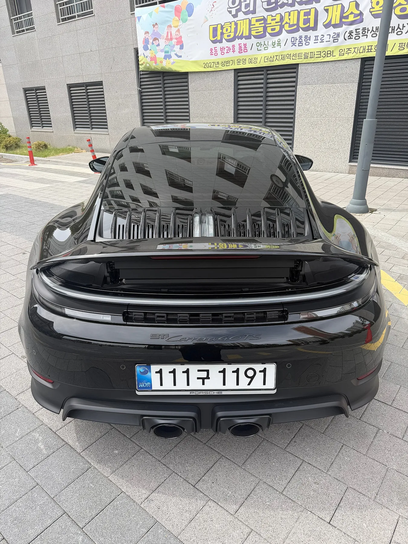 포르쉐 992.2 카레라 4 GTS 2026 블랙 사진 3