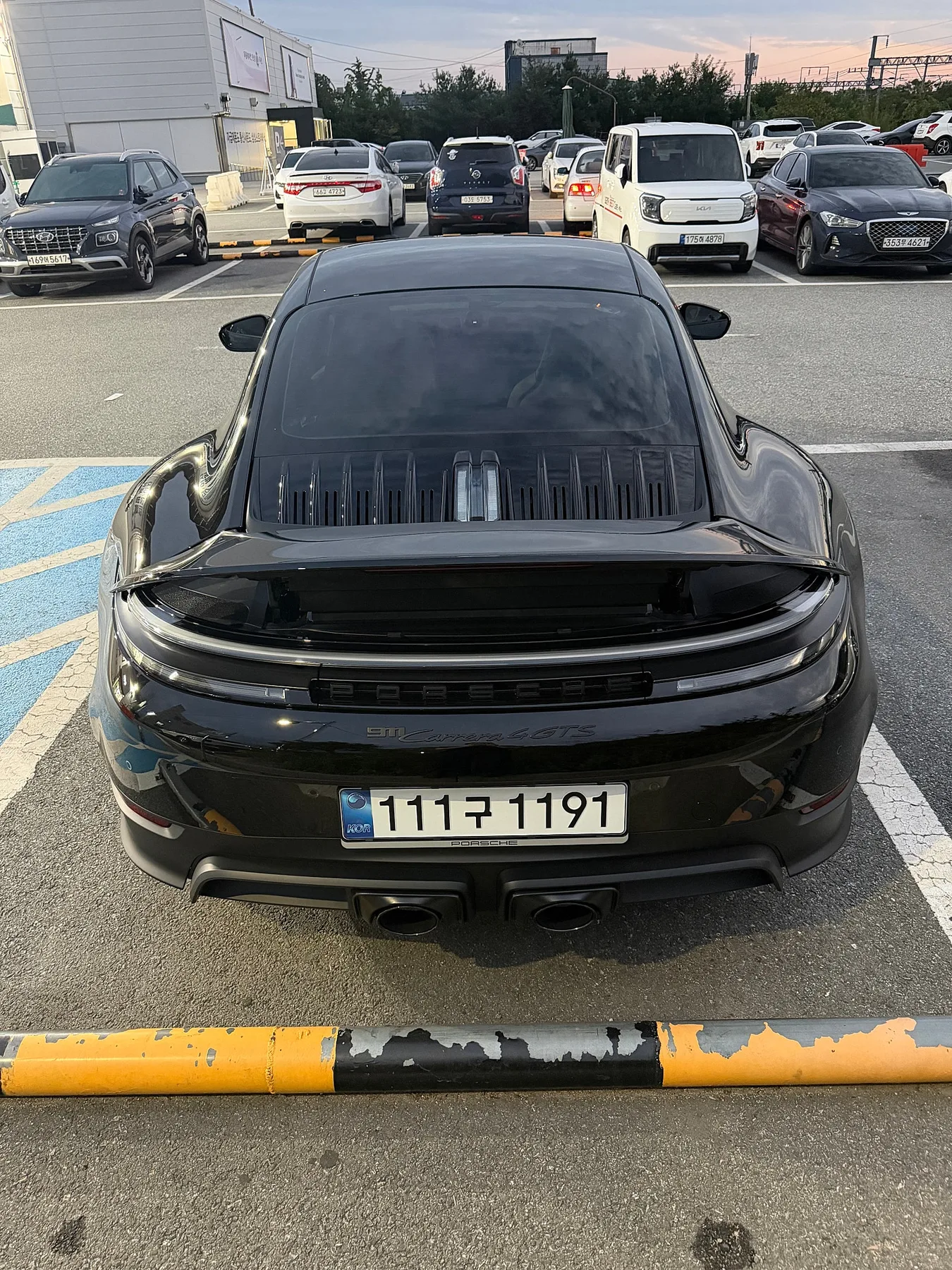 포르쉐 992.2 카레라 4 GTS 2026 블랙 사진 5